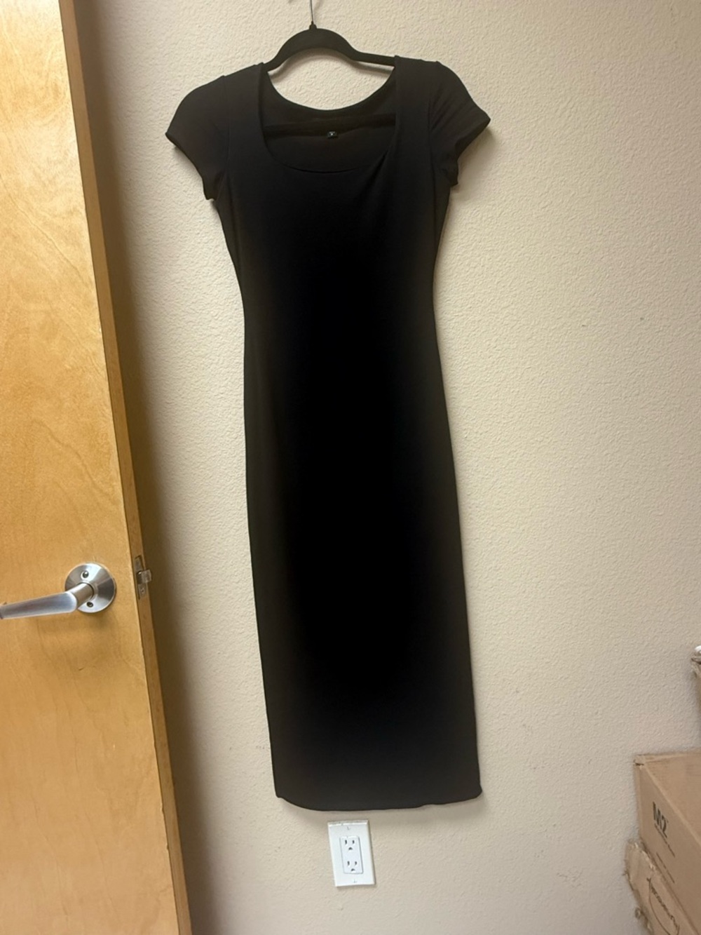 Classic Black Cap-Sleeve Dress❤️